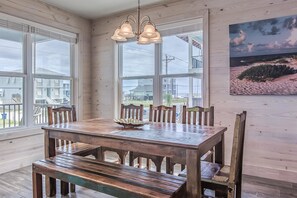 House, 4 Bedrooms | Private kitchen