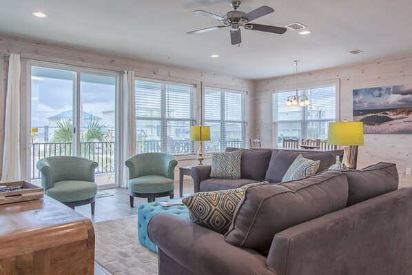 House, 4 Bedrooms | Living room