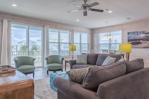 House, 4 Bedrooms | Living room