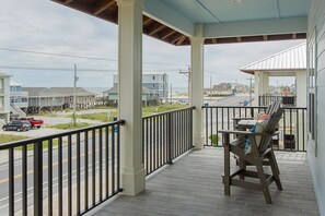 House, 4 Bedrooms | Balcony