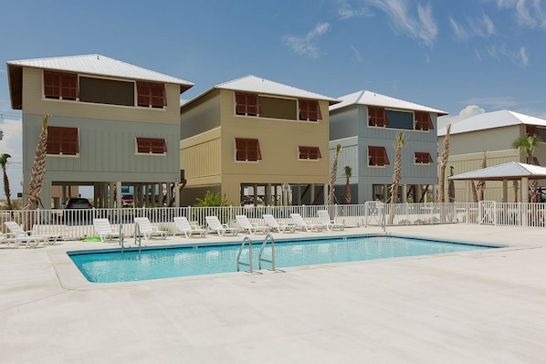 House, 4 Bedrooms | Pool