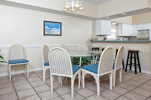 House, 4 Bedrooms | Private kitchen