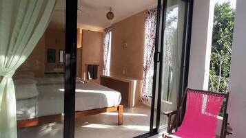 Design Double Room Single Use, 2 Double Beds | Free WiFi, bed sheets