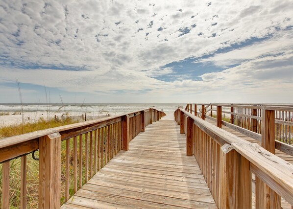 On the beach - The Enclave #304 by Vacasa (Orange Beach)