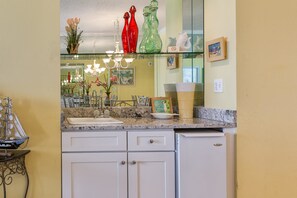 Condo, 3 Bedrooms | Private kitchen