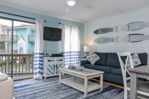 Standard Condo, 3 Bedrooms | Living room