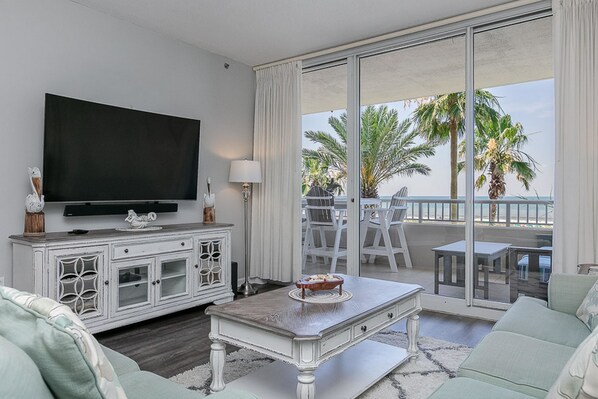 Condo, 2 Bedrooms | Living room