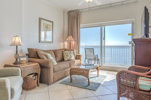 Condo, 2 Bedrooms | Living room