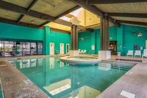 Indoor pool, outdoor pool - White Caps #606 by Vacasa (Orange Beach)