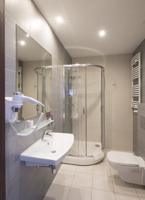 Hair dryer, towels, soap, shampoo - Hotel Maraton (Bydgoszcz)