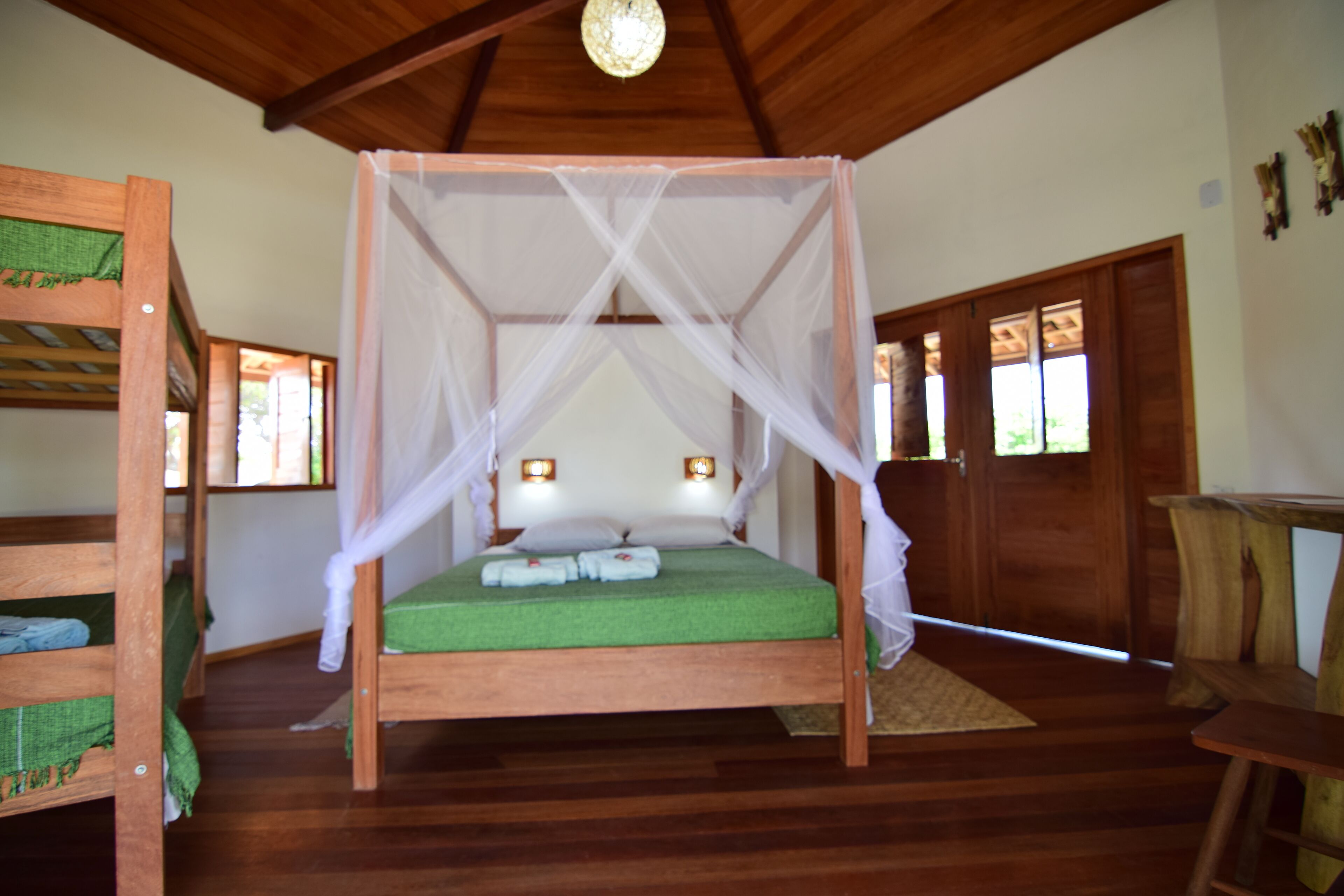 客室ごとに異なる装飾、WiFi (無料)、ベッドシーツ