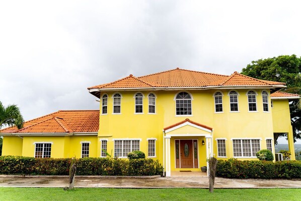 Exterior - Villa Mia............ (Carnbee)