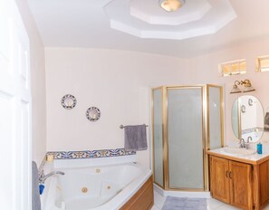 Shower - Villa Mia............ (Carnbee)