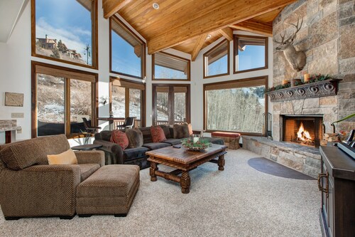 Deer Valley Double Eagle 10, 4BR retreat surrounded by scenic trails & mountain biking