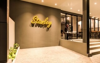 Pintu masuk properti