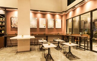 Sarapan prasmanan setiap hari (IDR 121000 per orang)