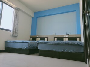 Classic Quadruple Room (302) - Family of Five Guesthouse (Magong)