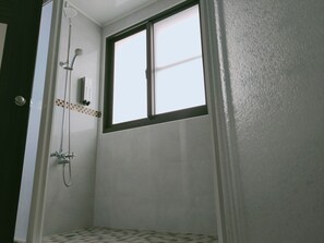 Family Room (201) | Bathroom - Family of Five Guesthouse (Magong)