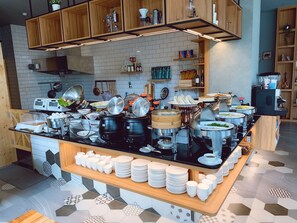Free daily local cuisine breakfast  - Tian Zhong Hotel (Tianzhong)