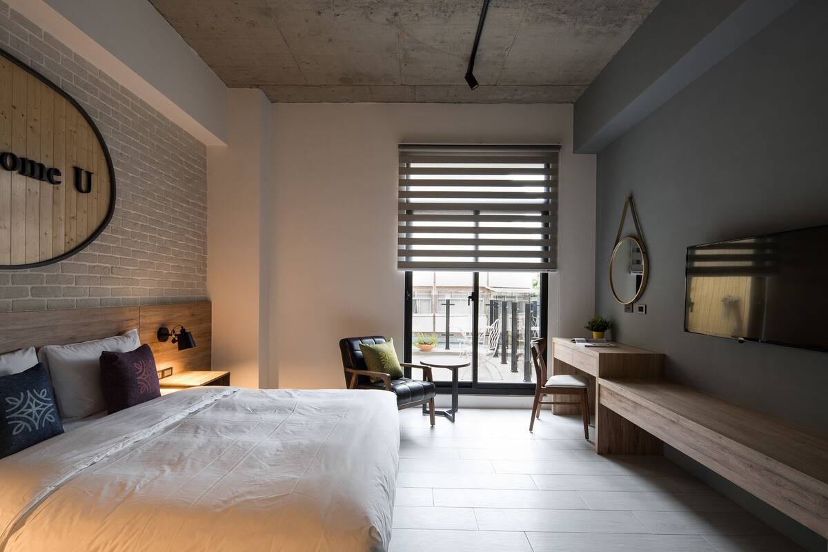 classic double room, patio | room amenity