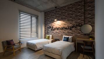 Habitación estándar con 2 camas individuales, 2 camas individuales | Servicio de la habitación