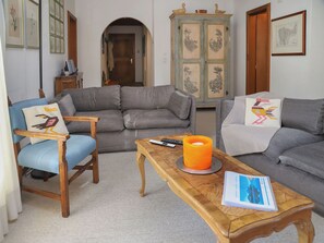 Televisión y chimenea 