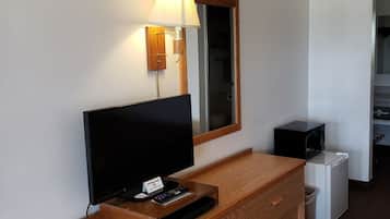 Room, 2 Queen Beds, Mountain View | Blackout drapes, free WiFi, bed sheets