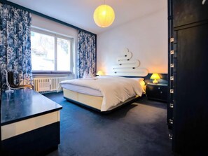 3 chambres, bureau, accès Internet