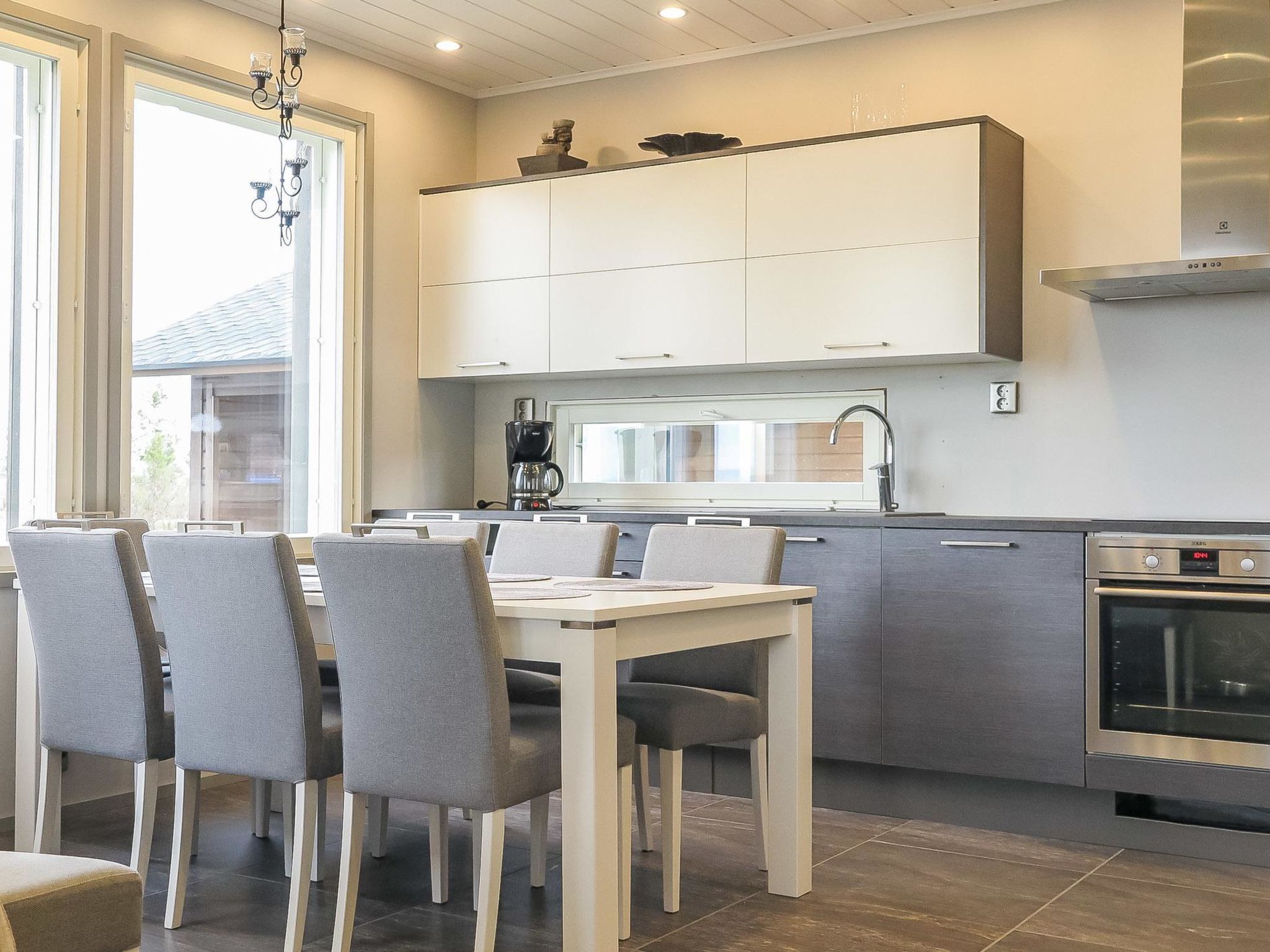 Fridge, microwave, dishwasher, cookware/dishes/utensils