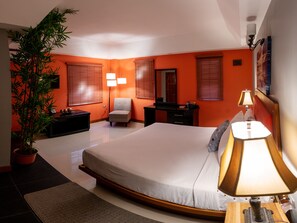 Phòng Suite Deluxe, 1 giường cỡ king | Két bảo mật tại phòng, bàn, truy cập Internet không dây miễn phí 