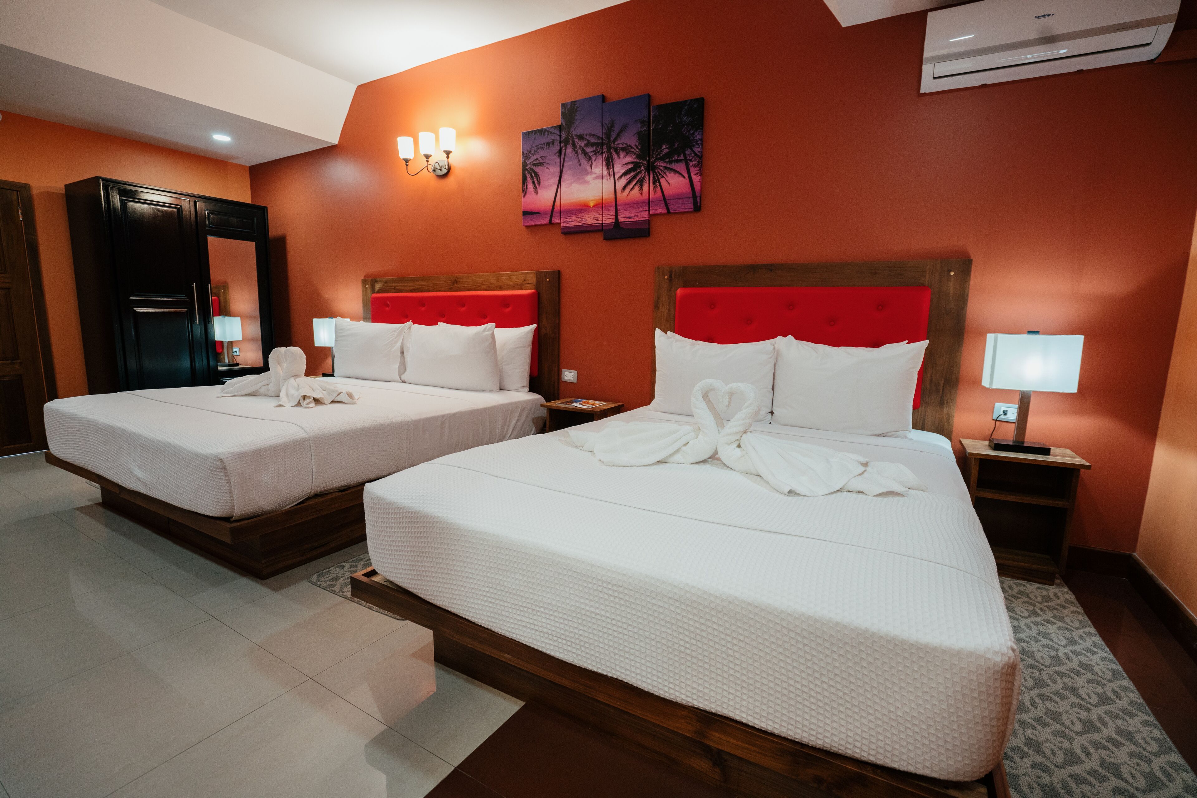 deluxe triple room | 1 bedroom, in-room safe, desk, free wifi