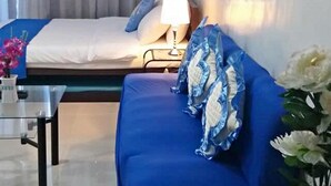 Studio | Desk, free WiFi, bed sheets - Merly's Staycation at Kassel Residences (Parañaque)