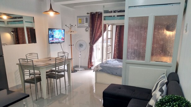 Studio | Living area | Flat-screen TV - Merly's Staycation at Kassel Residences (Parañaque)