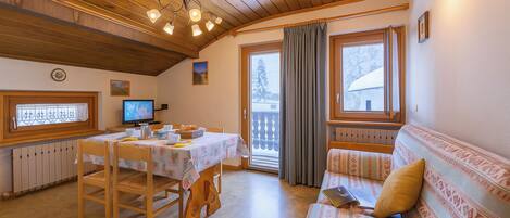 Una televisión de pantalla plana