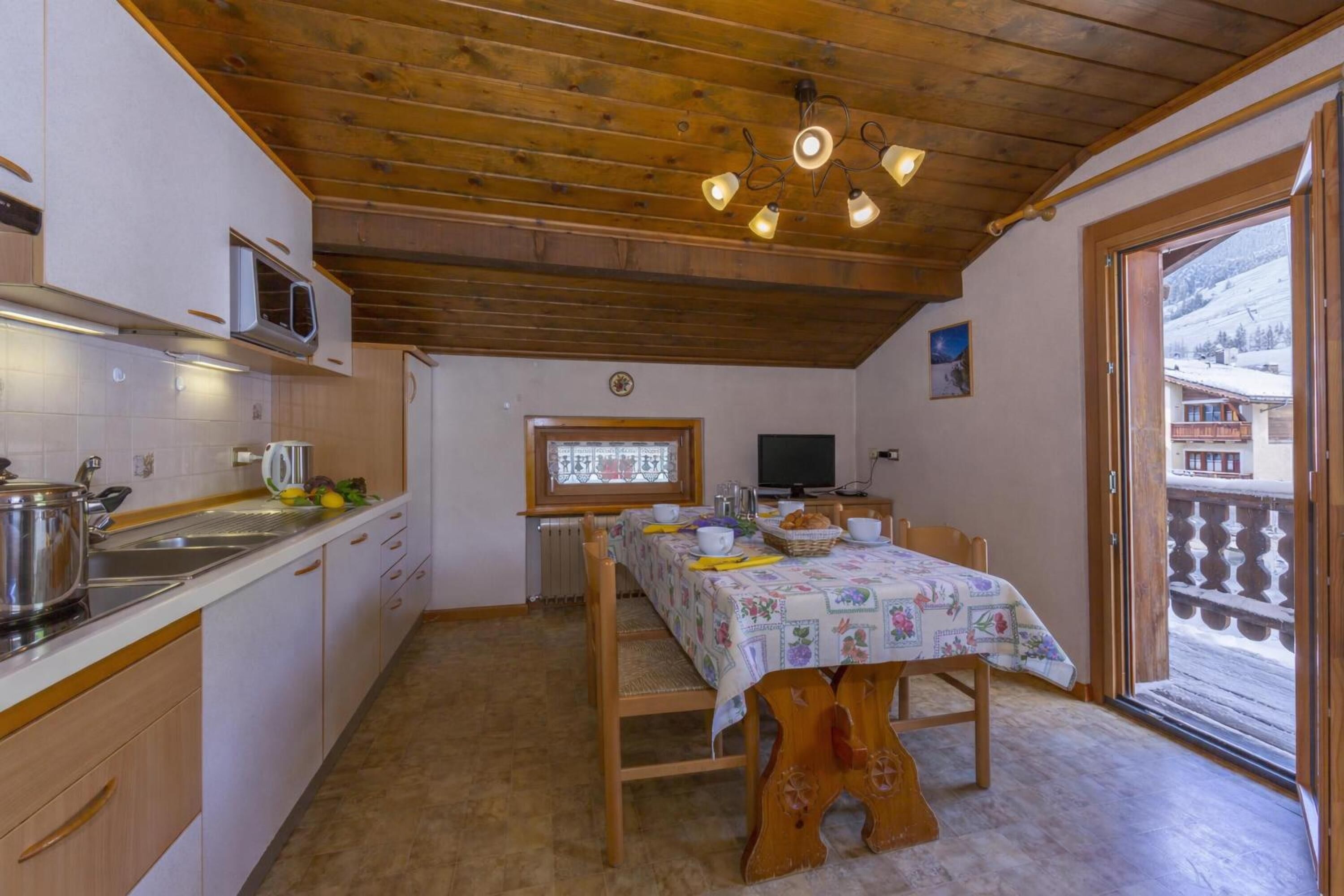 冰箱、微波炉、炉灶、洗碗机