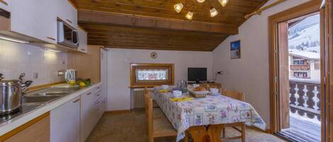 冰箱、微波炉、炉灶、洗碗机