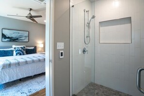 Hair dryer, heated floors, towels - Luxury on the South Slope EV Charger Two Kings (Asheville)