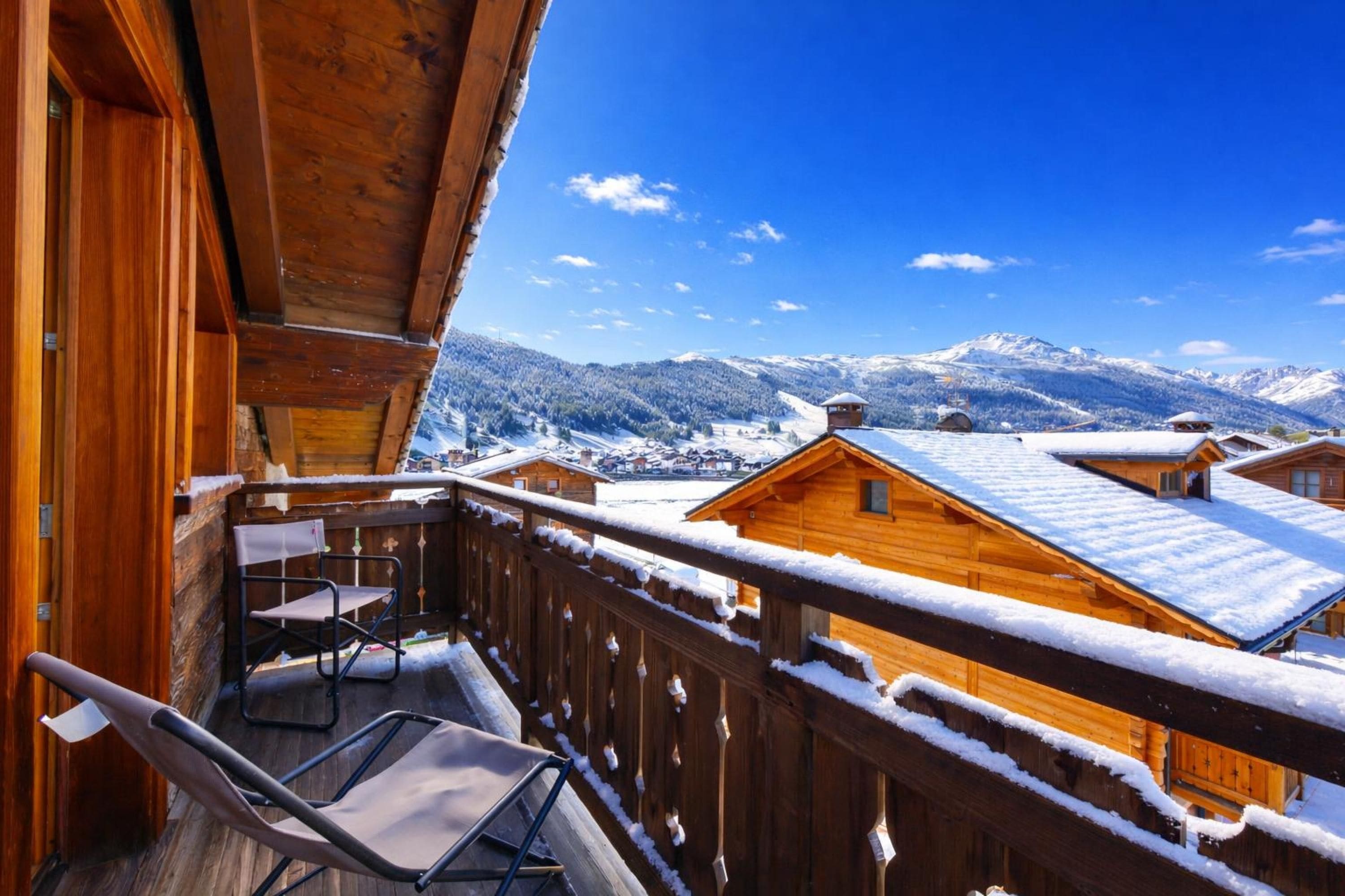 Balkon met uitzicht op de bergen