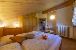 2 عدّة غرف نوم وواي فاي مجانًا وملاءات أسرّة