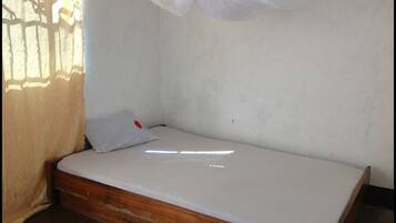 Twin Room | Blackout curtains, bed sheets