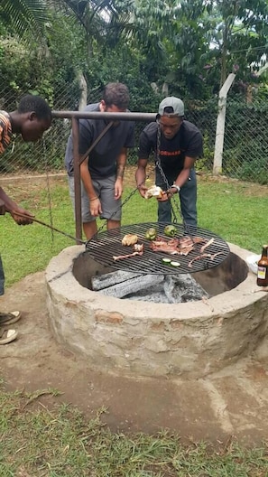 BBQ/picnic area - The Maasai Homestay & Safaris (Arusha)