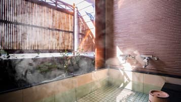 Separate bathtub and shower, spring water bathtub, free toiletries