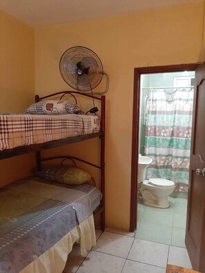 Dormitori compartit, bany privat | Wifi gratuïta 