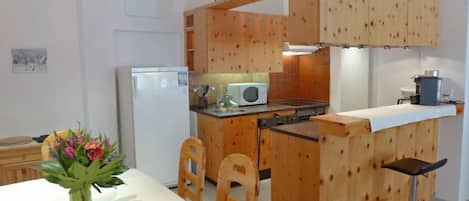 Réfrigérateur, micro-ondes, four, lave-vaisselle