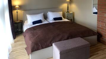 3 habitaciones, tabla de planchar con plancha, wifi y ropa de cama