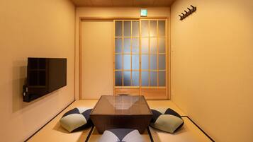 Private Vacation Home | 2 bedrooms, down comforters, pillowtop beds, desk