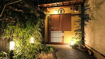 숙박 시설 정면