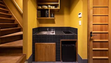 Private Vacation Home | Private kitchen | Fridge, microwave, stovetop, electric kettle