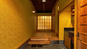 Private Vacation Home | 2 bedrooms, down duvets, pillow-top beds, desk - Tsumugi Horikawakichimonji (Kyoto)