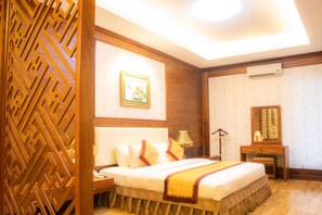 Cortinas blackout, wifi gratis y ropa de cama 